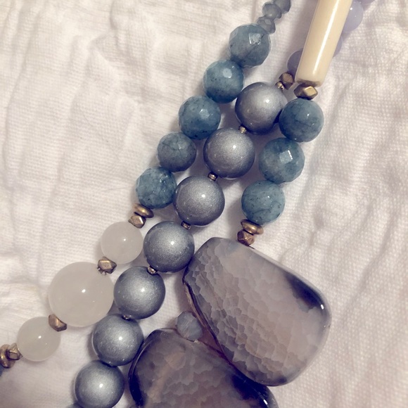 Anthropologie statement necklace - Picture 3 of 4